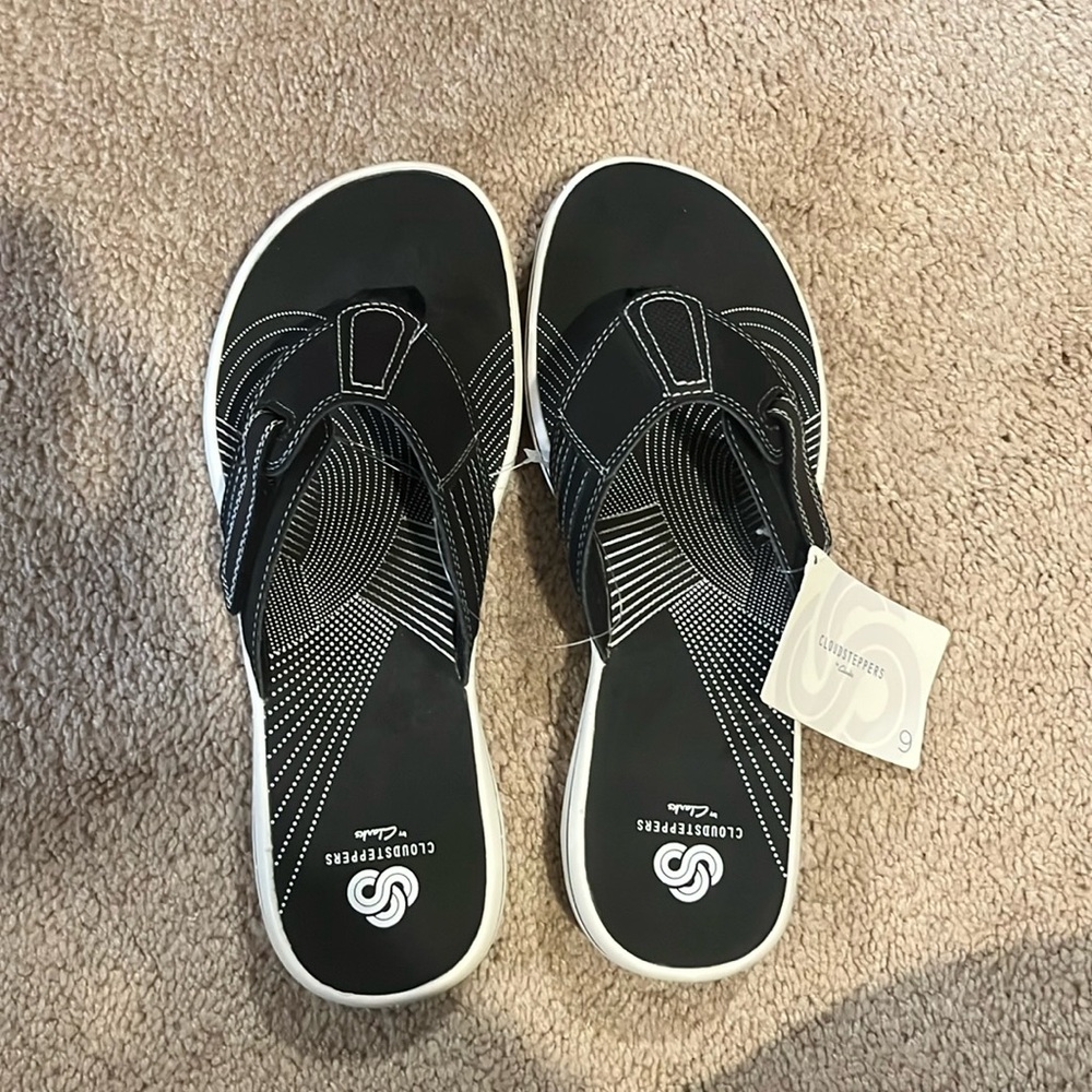 NWT Clarks Cloudsteppers Flip-Flops